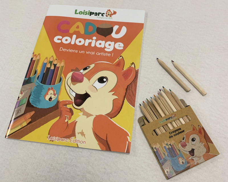 cahier-de-coloriage-et-crayons-paysage-en-ligne-2-2987