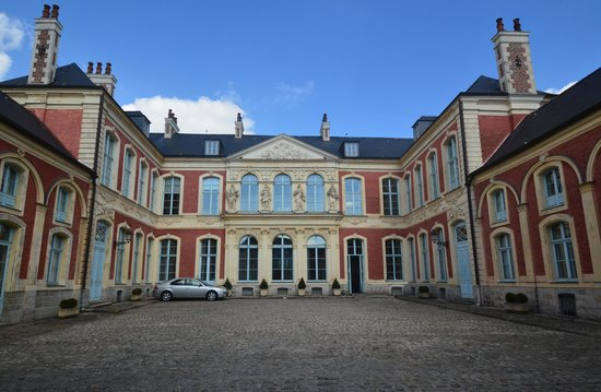 hotel-aoust-2172 hotel-aoust-2172
